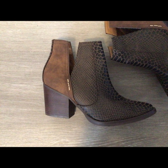 Ankle brown boots - Picture 4 of 4